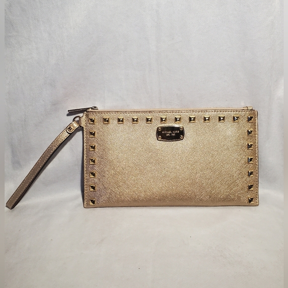 Michael Kors Large Wristlet Saffiano Stud Gold Leather Gold Zip - Picture 1 of 8
